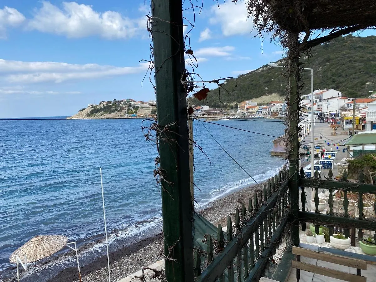 Bed & Breakfast Yali Butik Pansiyon Karaburun